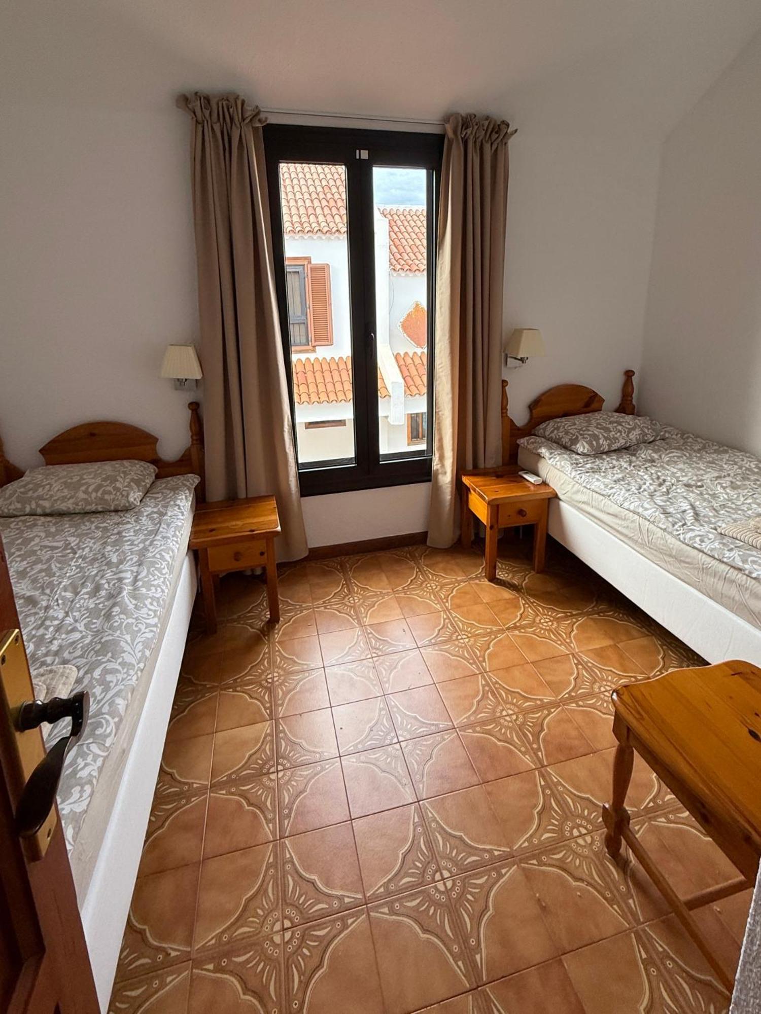 Sunny 2-Bedroom Apartment In Parque Santiago II Playa de las Américas Extérieur photo